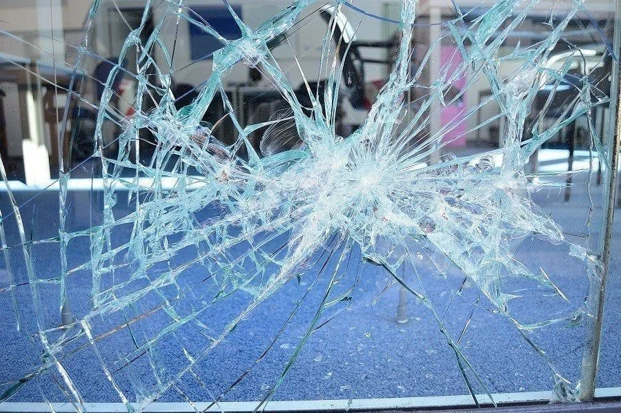 Zerbrochene Glasscheibe