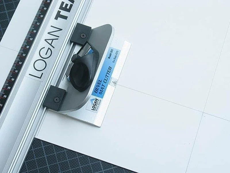 Der „Bevel-Cutter“ des Passepartout-Schneidegeräts