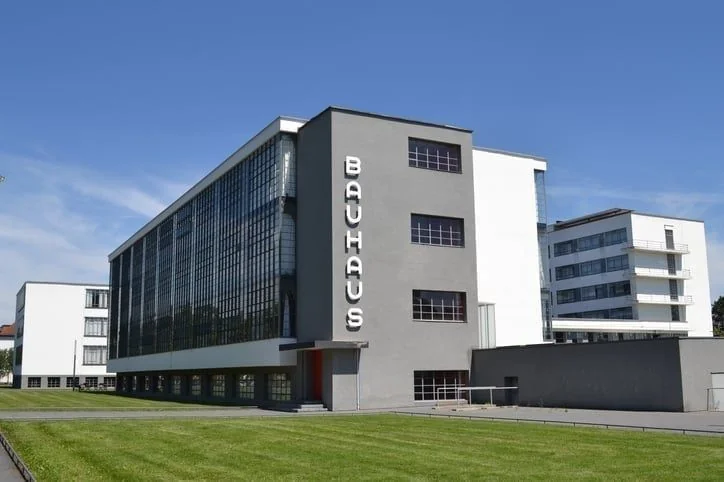 Foto vom Bauhaus in Dessau von Gropius