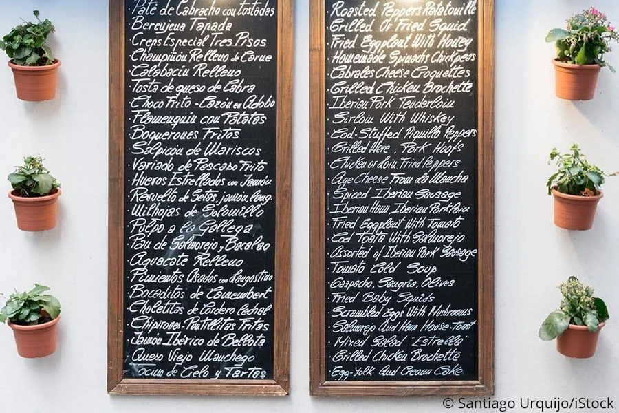 Kreidetafeln als Dekoration im Restaurant.