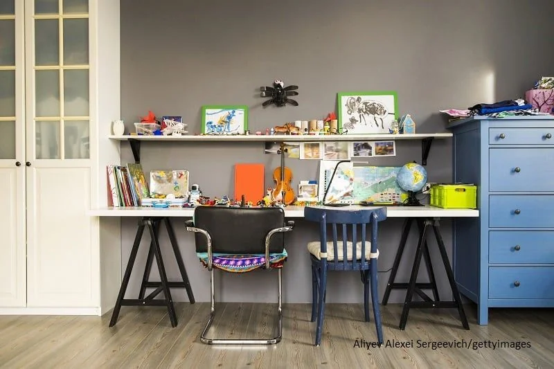 Bilderleisten aus Holz im Kinderzimmer
