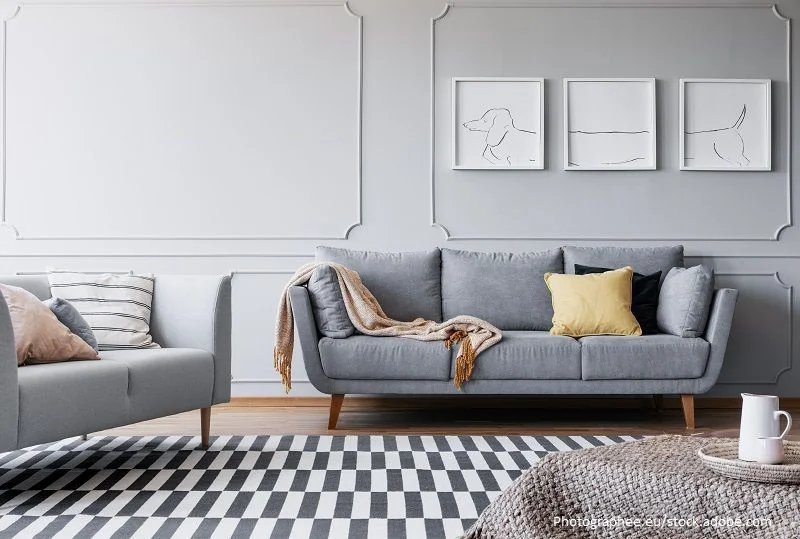 Triptychon in modernem Wohnzimmer