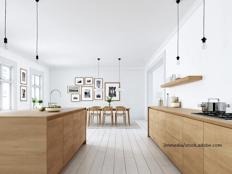 Moderne Küche mit Bilderwand